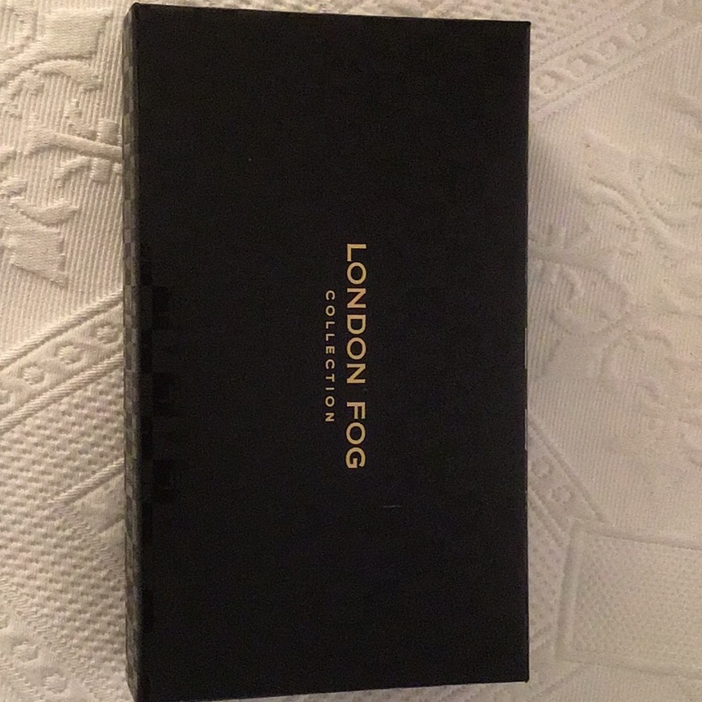 BRAND NEW LONDON FOG BLACK BOX-QUILTED WRISTLET, ZIP-AROUND WALLET - Picture 8 of 8